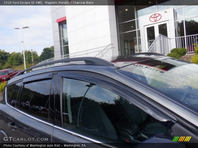 Magnetic Metallic / Charcoal Black 2016 Ford Escape SE 4WD