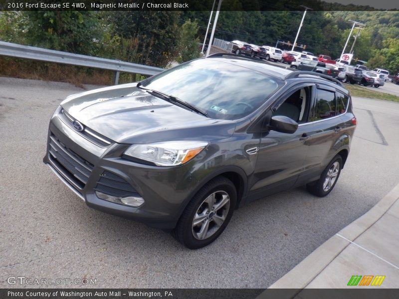 Magnetic Metallic / Charcoal Black 2016 Ford Escape SE 4WD