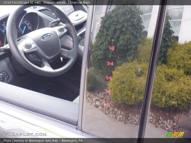 Magnetic Metallic / Charcoal Black 2016 Ford Escape SE 4WD