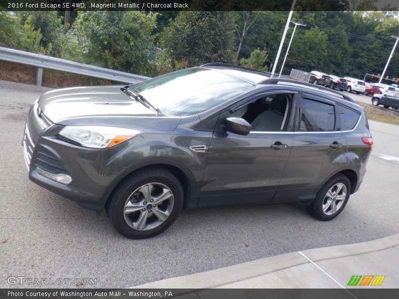 Magnetic Metallic / Charcoal Black 2016 Ford Escape SE 4WD