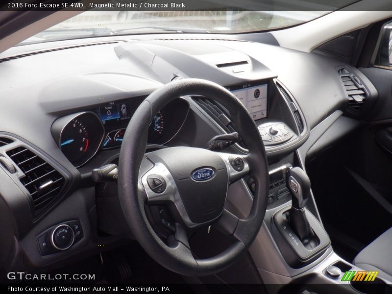 Magnetic Metallic / Charcoal Black 2016 Ford Escape SE 4WD