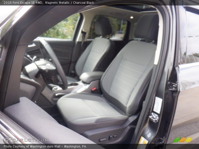 Magnetic Metallic / Charcoal Black 2016 Ford Escape SE 4WD