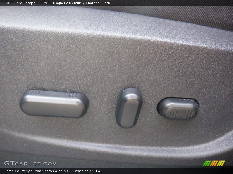 Magnetic Metallic / Charcoal Black 2016 Ford Escape SE 4WD