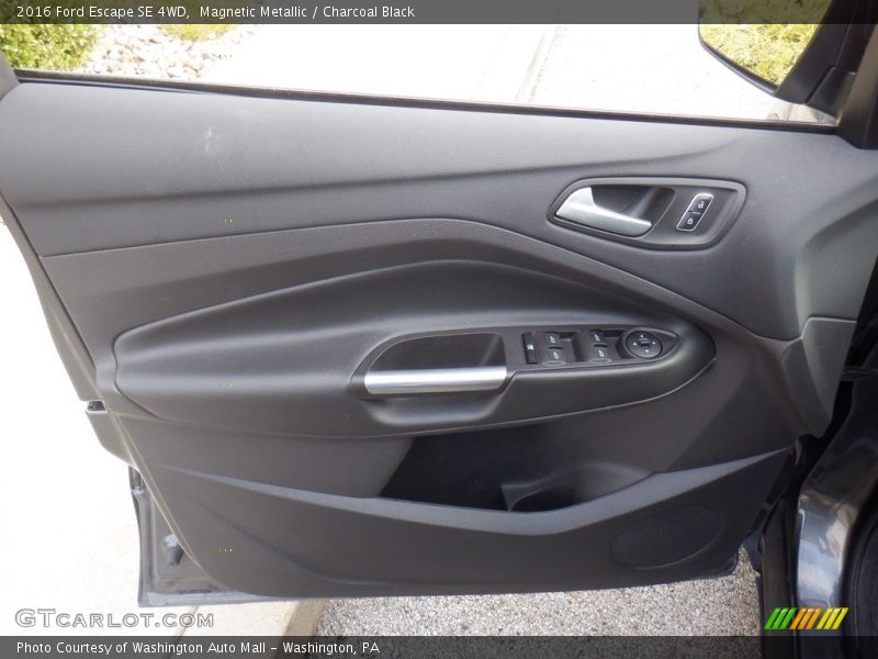 Magnetic Metallic / Charcoal Black 2016 Ford Escape SE 4WD