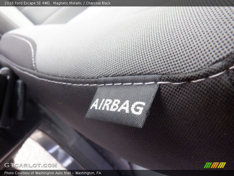 Magnetic Metallic / Charcoal Black 2016 Ford Escape SE 4WD