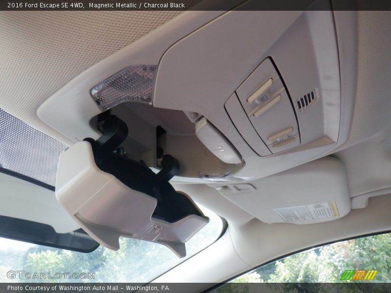 Magnetic Metallic / Charcoal Black 2016 Ford Escape SE 4WD