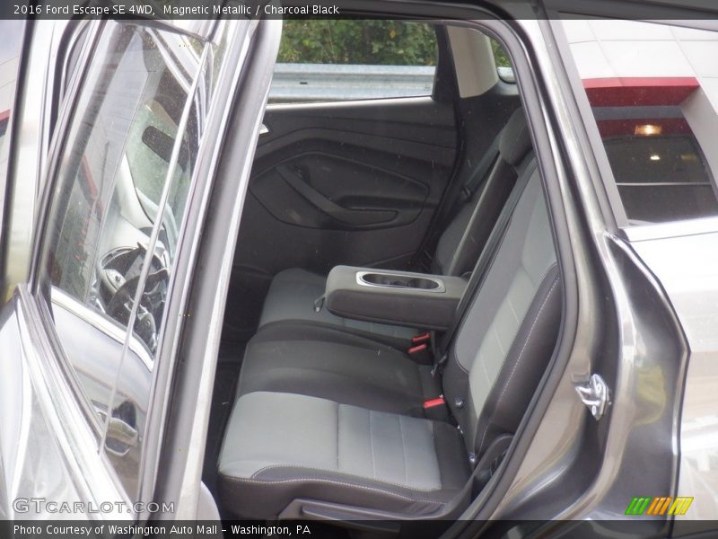 Magnetic Metallic / Charcoal Black 2016 Ford Escape SE 4WD