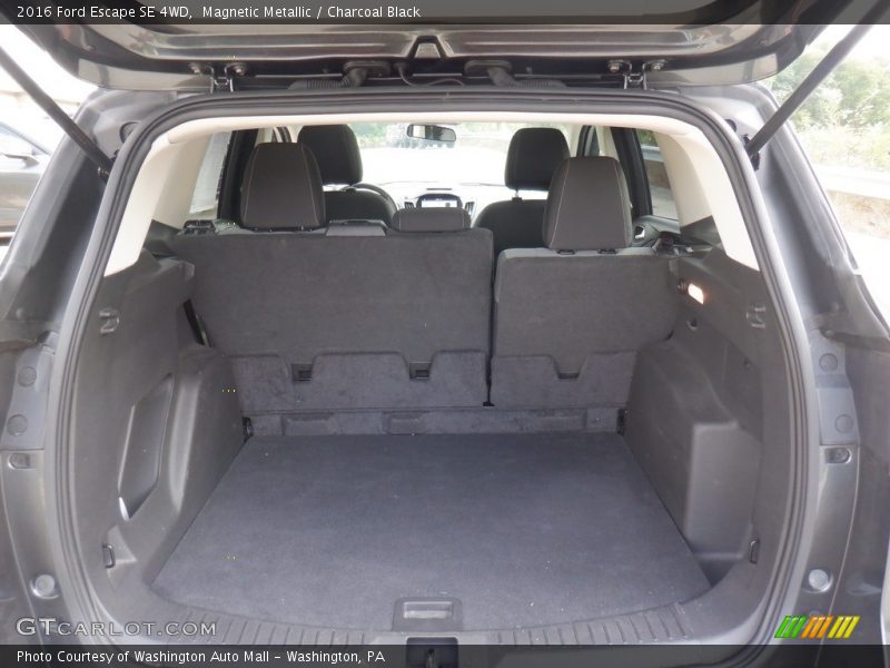 Magnetic Metallic / Charcoal Black 2016 Ford Escape SE 4WD
