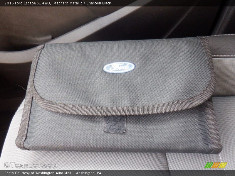 Magnetic Metallic / Charcoal Black 2016 Ford Escape SE 4WD