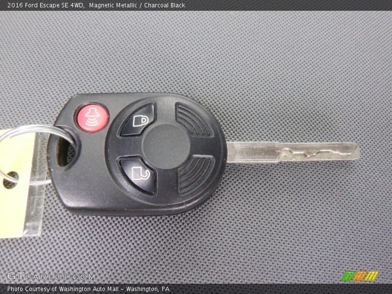 Magnetic Metallic / Charcoal Black 2016 Ford Escape SE 4WD