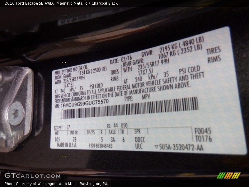 Magnetic Metallic / Charcoal Black 2016 Ford Escape SE 4WD