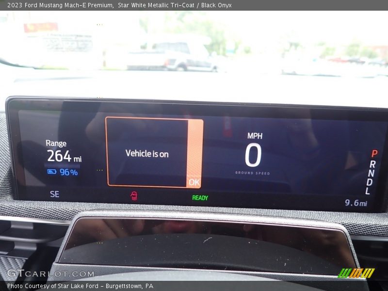 Star White Metallic Tri-Coat / Black Onyx 2023 Ford Mustang Mach-E Premium