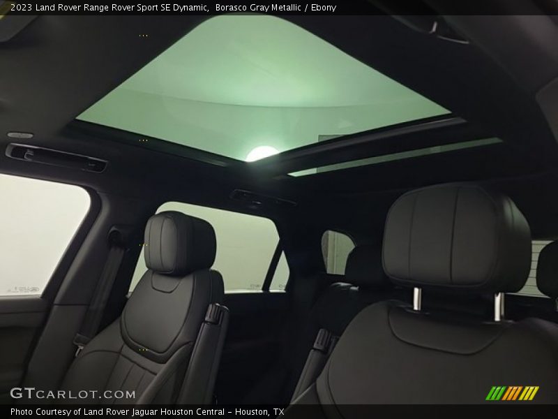 Sunroof of 2023 Range Rover Sport SE Dynamic