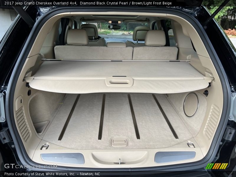  2017 Grand Cherokee Overland 4x4 Trunk