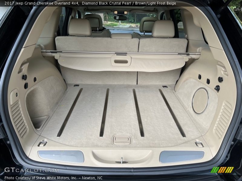  2017 Grand Cherokee Overland 4x4 Trunk