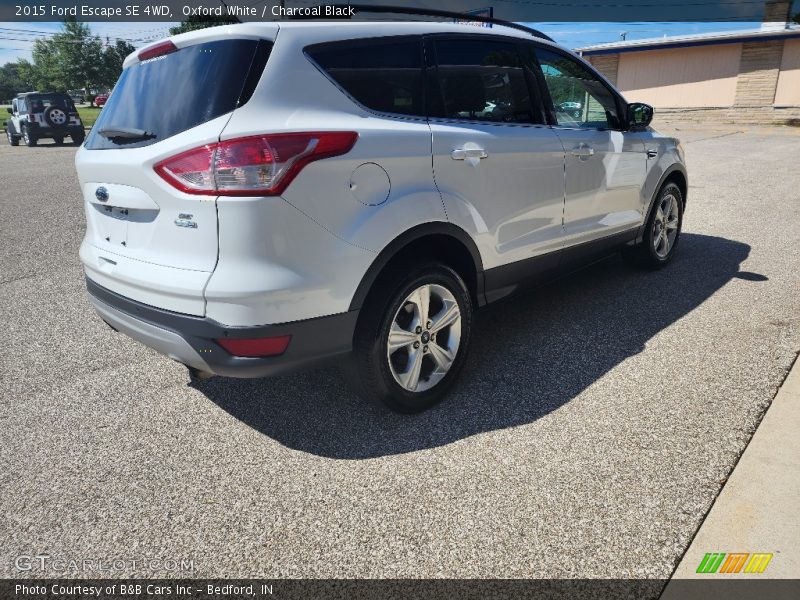Oxford White / Charcoal Black 2015 Ford Escape SE 4WD