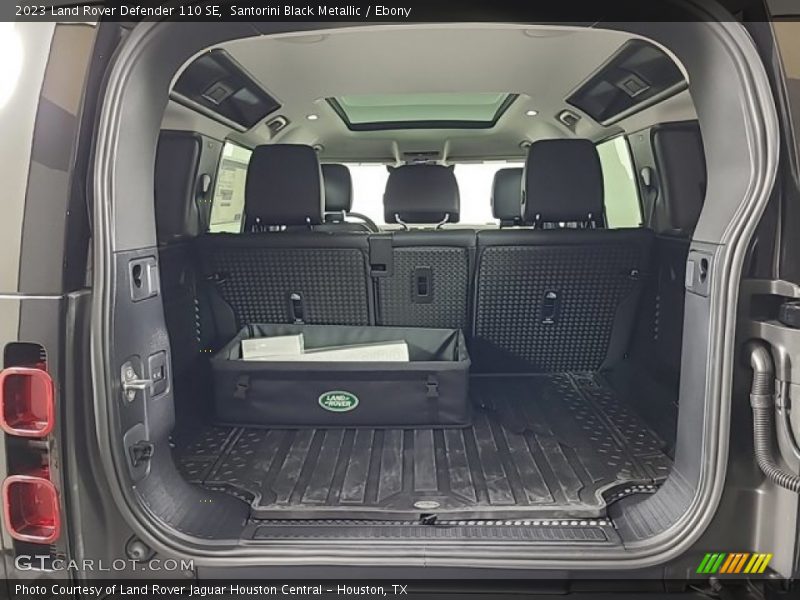  2023 Defender 110 SE Trunk