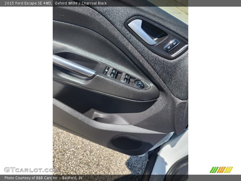 Oxford White / Charcoal Black 2015 Ford Escape SE 4WD