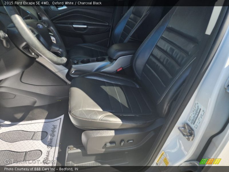 Oxford White / Charcoal Black 2015 Ford Escape SE 4WD