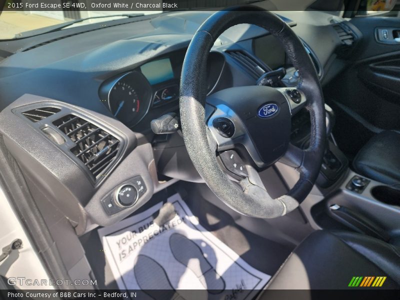 Oxford White / Charcoal Black 2015 Ford Escape SE 4WD