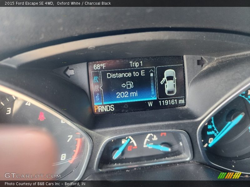 Oxford White / Charcoal Black 2015 Ford Escape SE 4WD