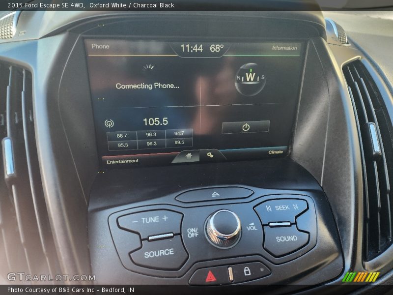 Oxford White / Charcoal Black 2015 Ford Escape SE 4WD