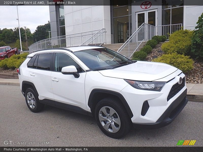 Front 3/4 View of 2020 RAV4 LE AWD