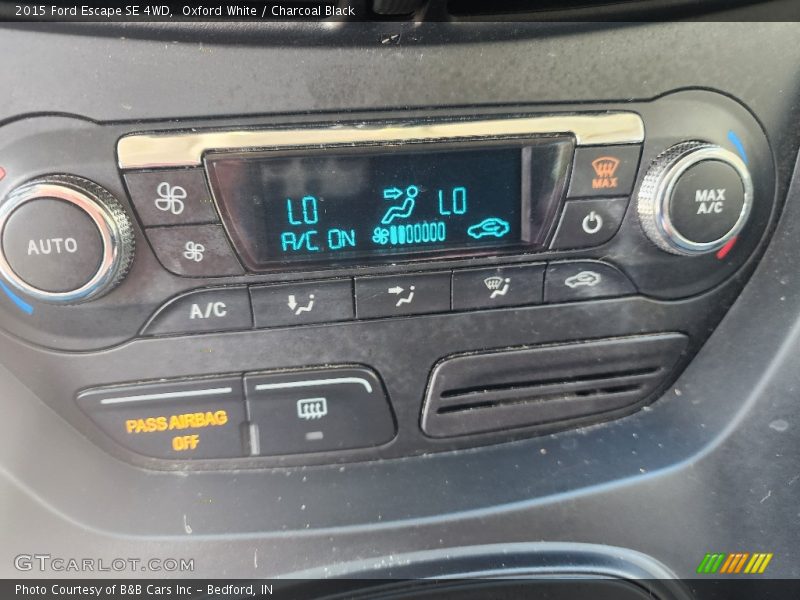 Oxford White / Charcoal Black 2015 Ford Escape SE 4WD