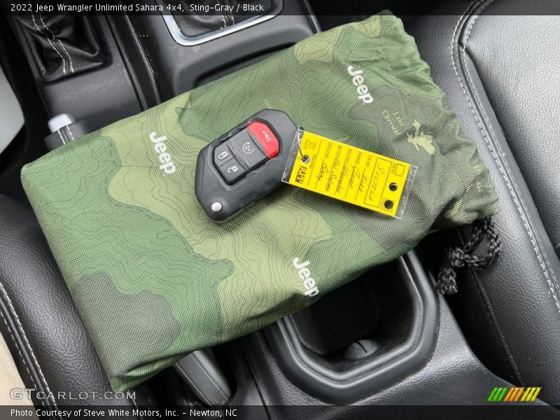 Keys of 2022 Wrangler Unlimited Sahara 4x4