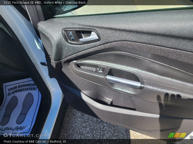 Oxford White / Charcoal Black 2015 Ford Escape SE 4WD