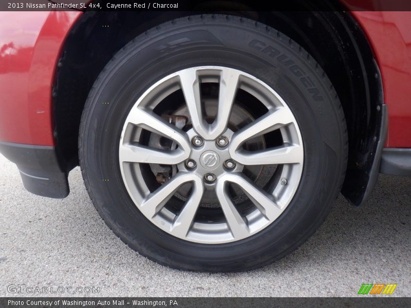 Cayenne Red / Charcoal 2013 Nissan Pathfinder SL 4x4