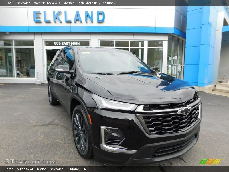 Mosaic Black Metallic / Jet Black 2023 Chevrolet Traverse RS AWD