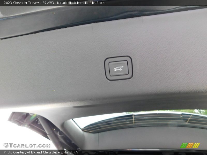 Mosaic Black Metallic / Jet Black 2023 Chevrolet Traverse RS AWD