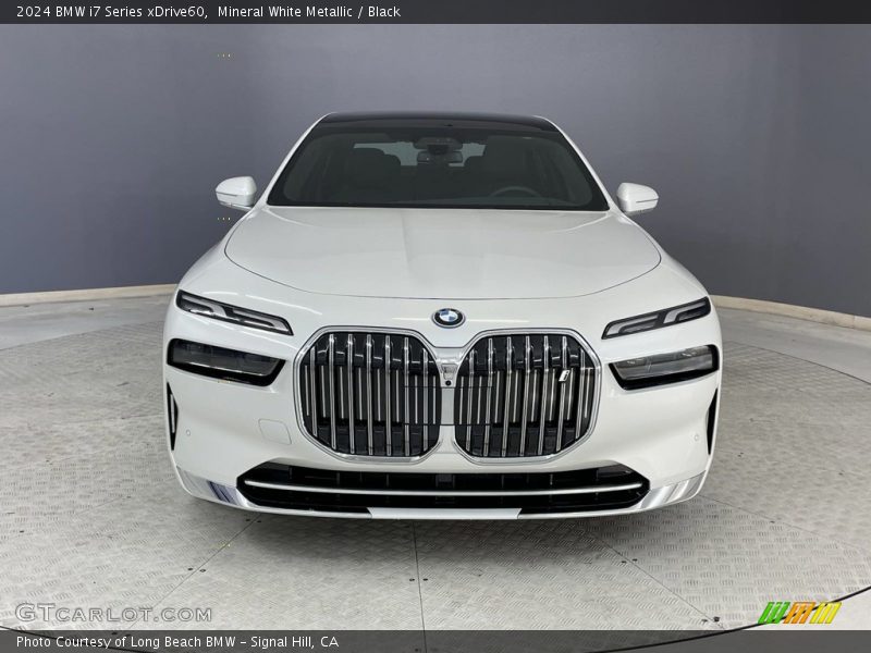 Mineral White Metallic / Black 2024 BMW i7 Series xDrive60