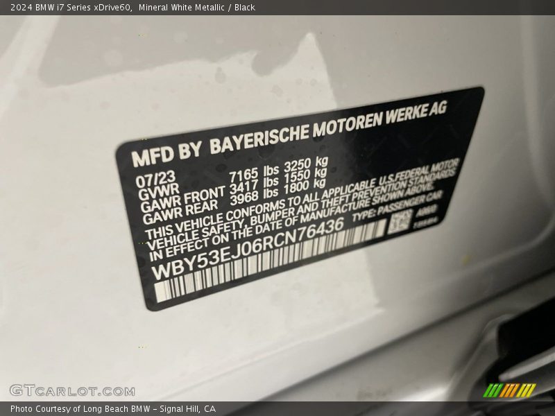 Mineral White Metallic / Black 2024 BMW i7 Series xDrive60