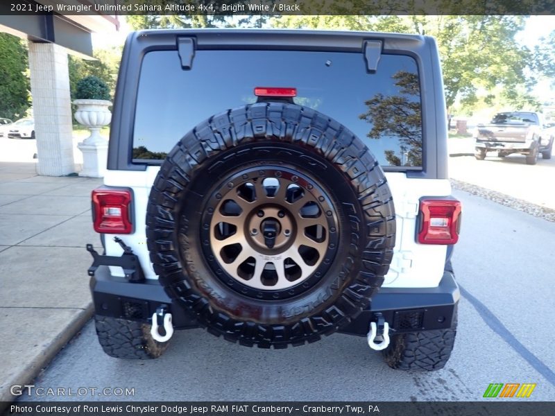 Bright White / Black 2021 Jeep Wrangler Unlimited Sahara Altitude 4x4