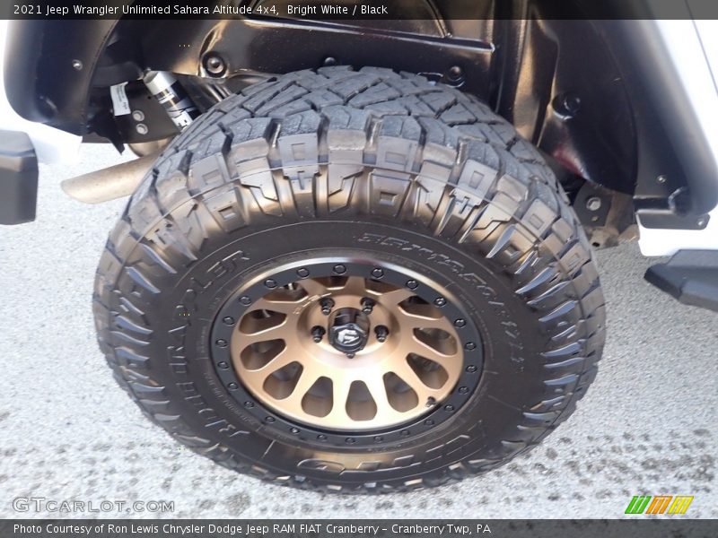 Bright White / Black 2021 Jeep Wrangler Unlimited Sahara Altitude 4x4
