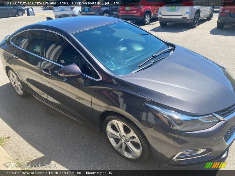 Front 3/4 View of 2016 Cruze Premier Sedan