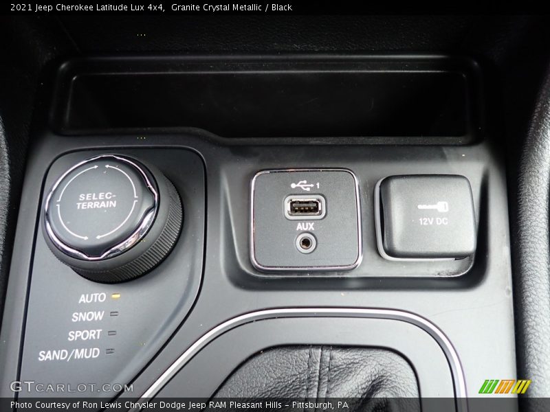Granite Crystal Metallic / Black 2021 Jeep Cherokee Latitude Lux 4x4
