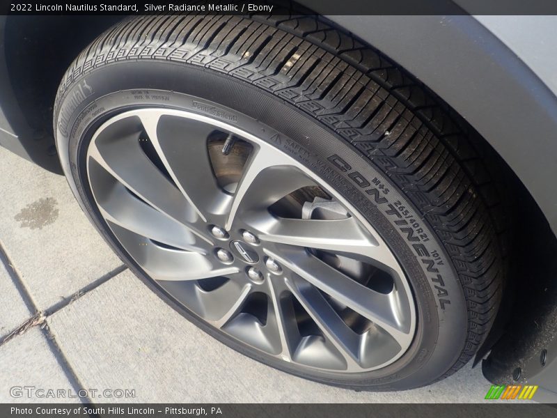 Silver Radiance Metallic / Ebony 2022 Lincoln Nautilus Standard
