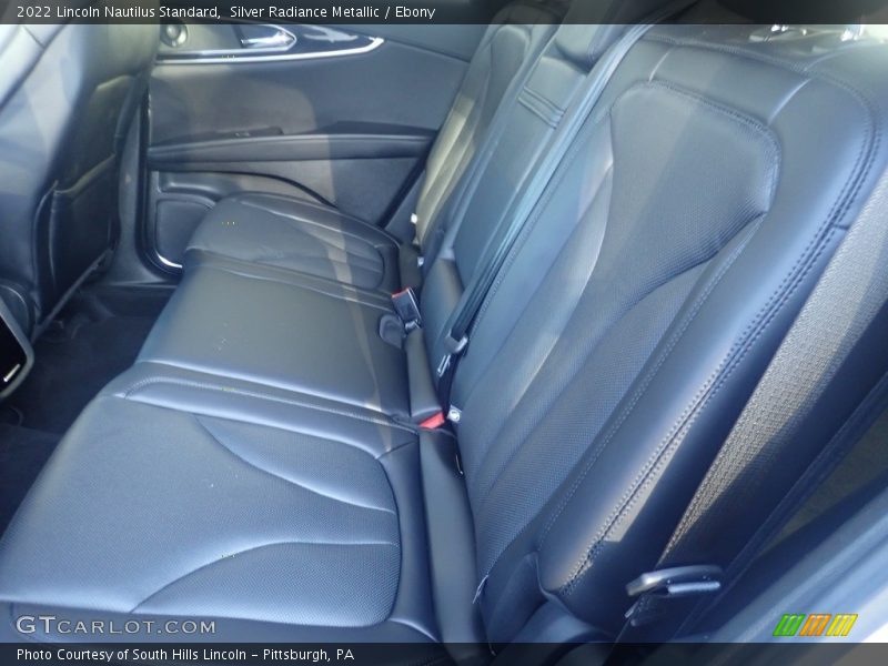 Silver Radiance Metallic / Ebony 2022 Lincoln Nautilus Standard