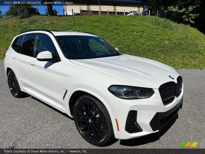 Front 3/4 View of 2022 X3 xDrive30i