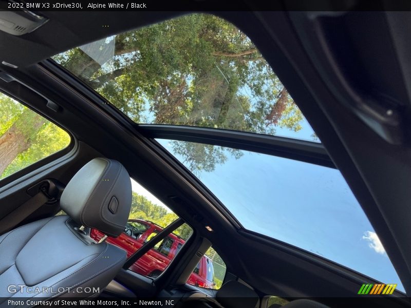 Sunroof of 2022 X3 xDrive30i