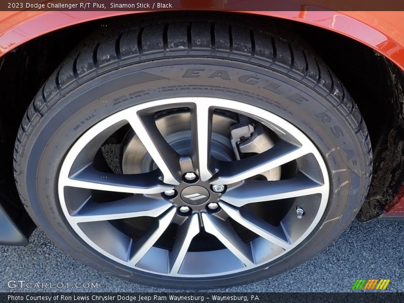 Sinamon Stick / Black 2023 Dodge Challenger R/T Plus