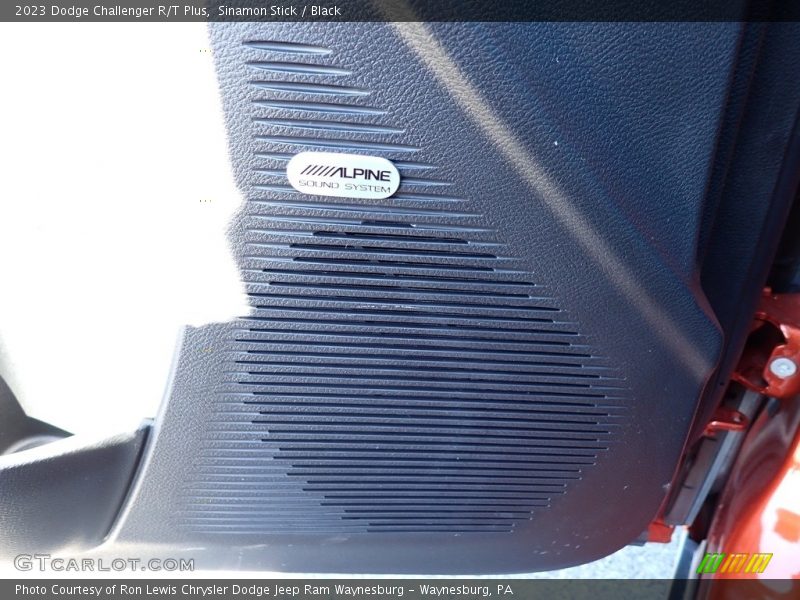 Sinamon Stick / Black 2023 Dodge Challenger R/T Plus