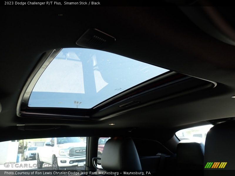 Sinamon Stick / Black 2023 Dodge Challenger R/T Plus