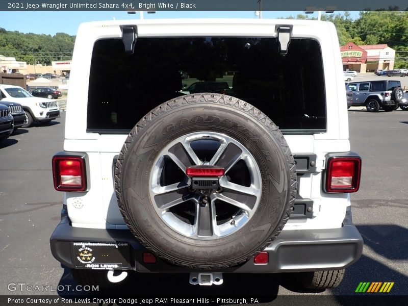 Bright White / Black 2021 Jeep Wrangler Unlimited Sahara 4x4