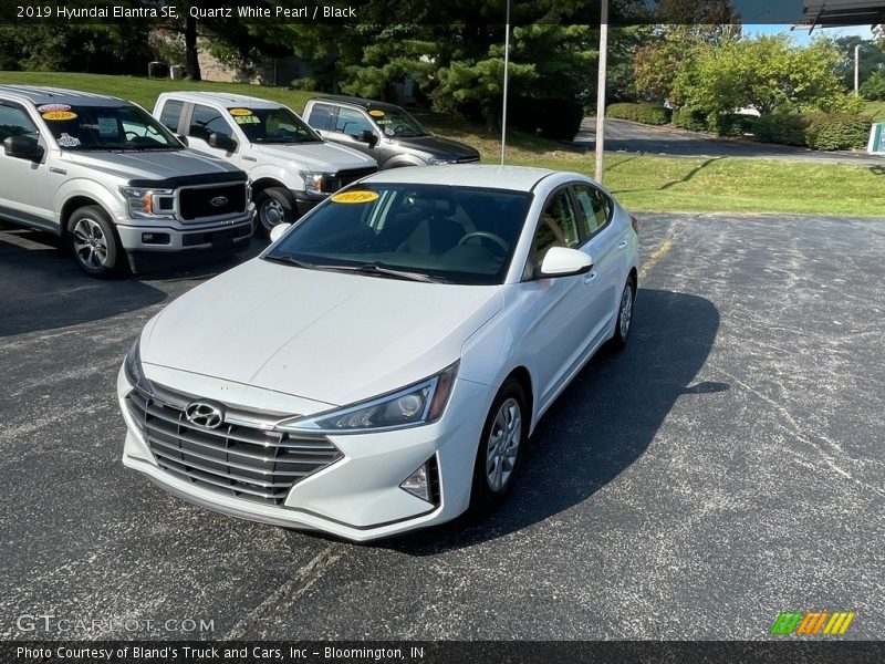 Quartz White Pearl / Black 2019 Hyundai Elantra SE