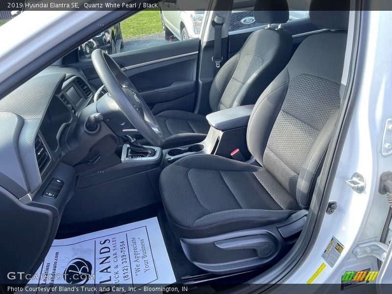 Quartz White Pearl / Black 2019 Hyundai Elantra SE