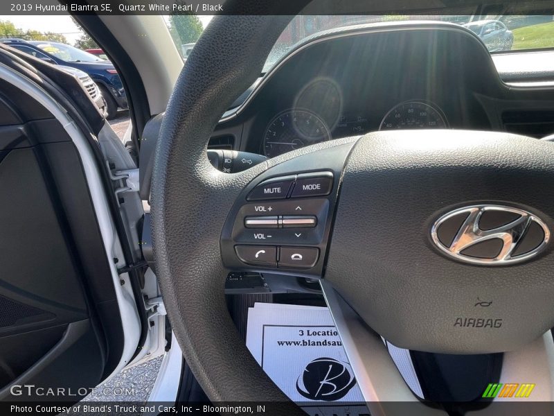 Quartz White Pearl / Black 2019 Hyundai Elantra SE